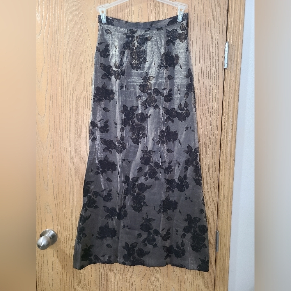 La Belle Fashions Y2k 90s Whimsigoth Metallic Rose Floral Print Maxi Skirt - Picture 4 of 6